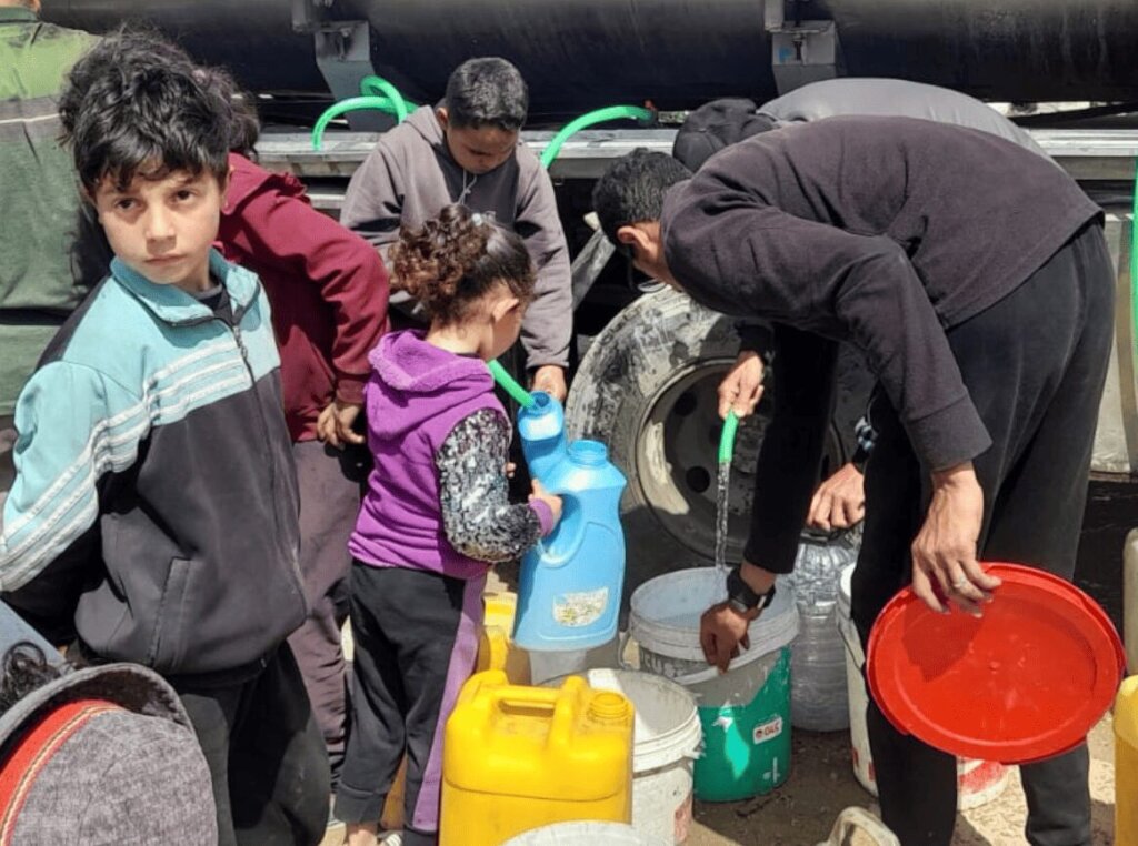 Providing water supply assistance in Gaza