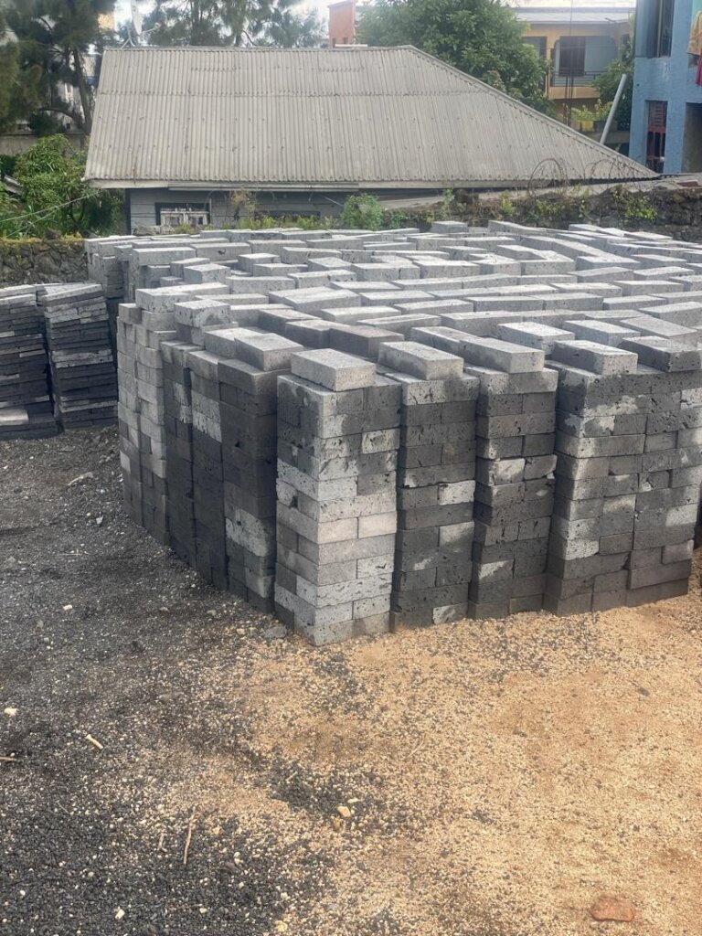 Transform plastic waste in pavers in DRC