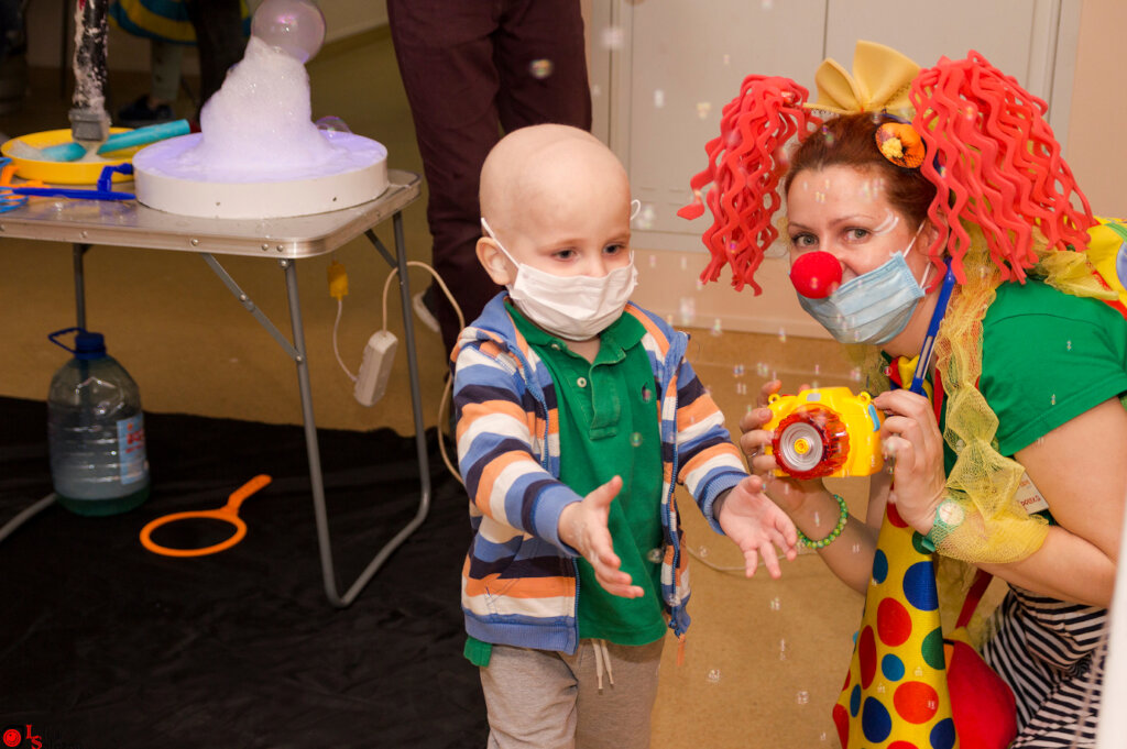 Laughter Stronger Than Fear: Clowns at War