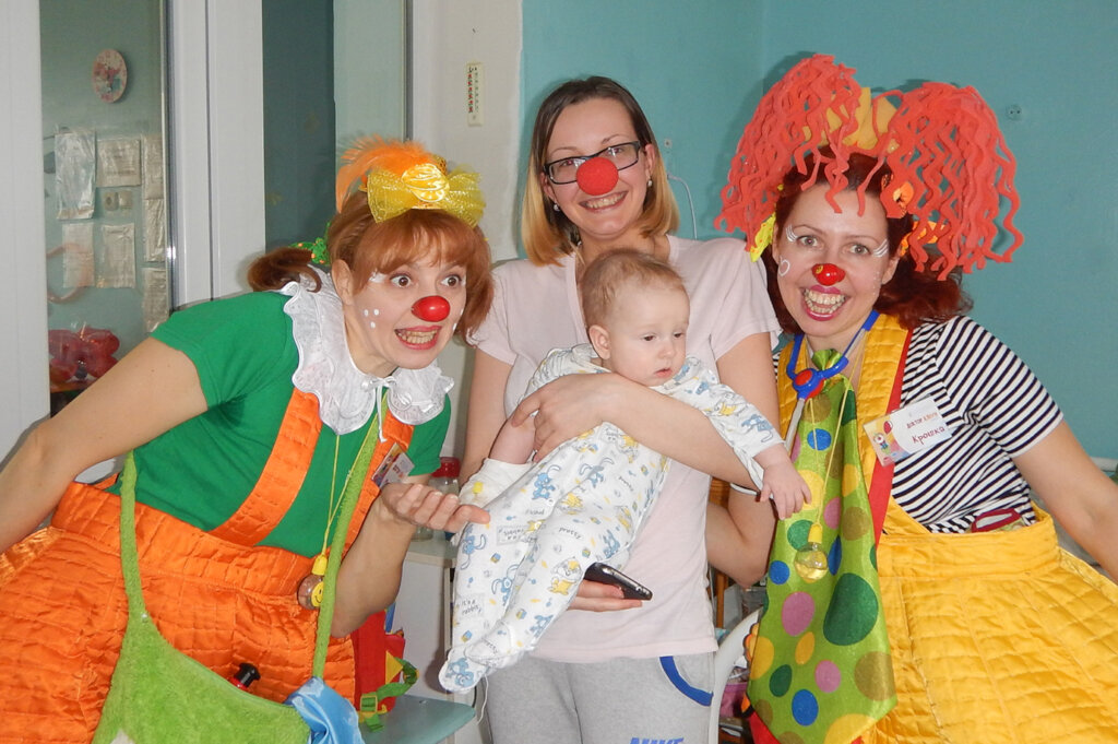 Laughter Stronger Than Fear: Clowns at War