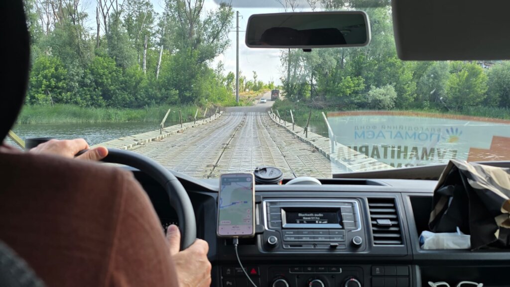 Mobile Aid for Ukraine's Frontline Villages