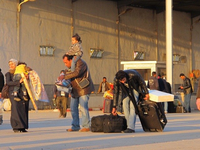 Help 200,000+ people fleeing violence in Libya