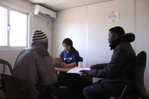 UNHCR staff interviews a Sudanese man in Sallum.
