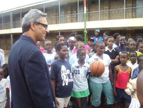 USA Doctor Motivates Girls