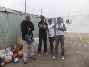 US Doctor Donates Medical Supplies