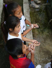 Students wash their hands at Nueva Providencia