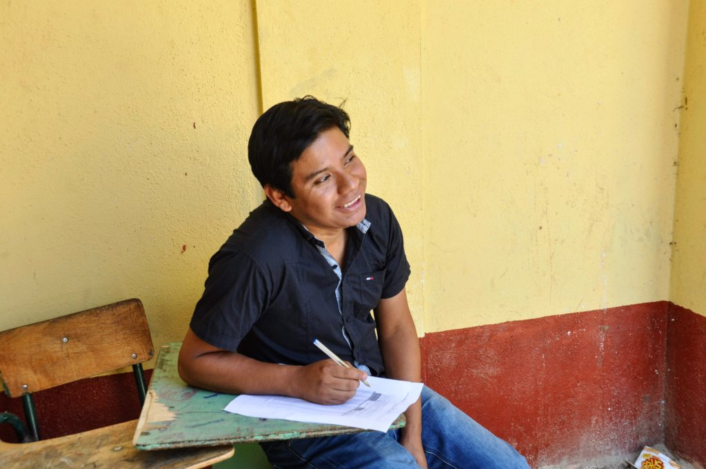 Tomas observes students' behavior at the school