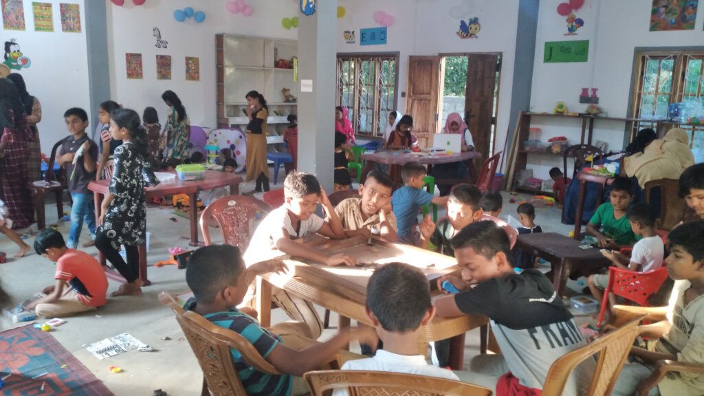 Children Play With TOYS