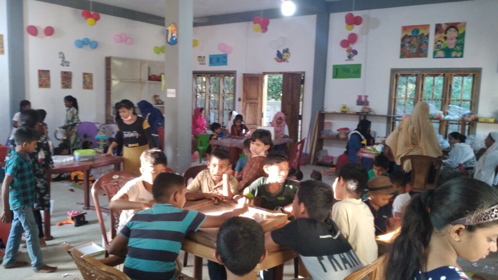 Children Play With TOYS
