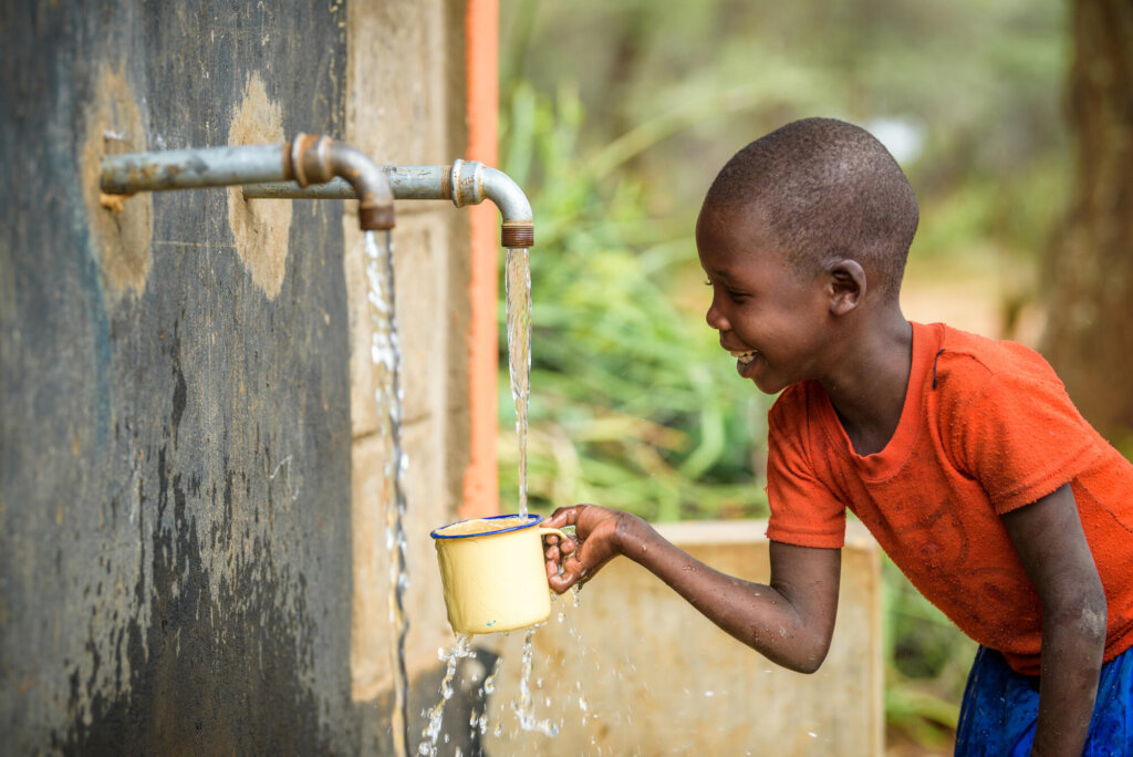 Give water give lifes