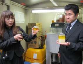 Tomihiro and Akiko Kashiwagi using business grant