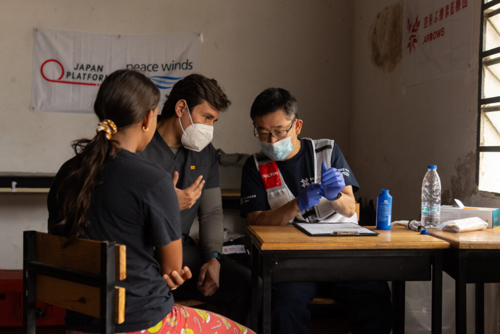Dr. Inaba (right) talks to patient w/ interpreter