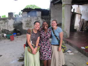 Volunteers Monica & Bridget