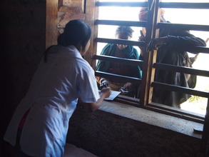 Community Health Assistant Hira talking to patient