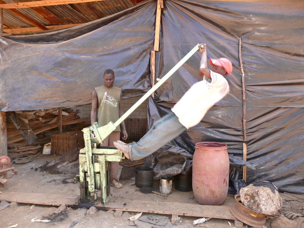 Build Skills with the "lost" Youth in Kenya