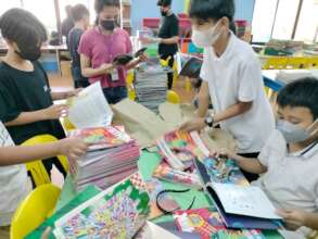 Culiat students unbox their new books