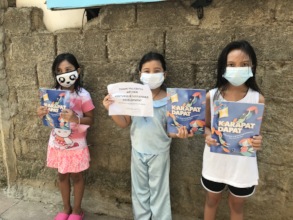 Salinlahi Youth receive books at their houses