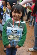 A young reader in Mt. Pulag.