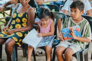 Aeta kids receive book on children's rights