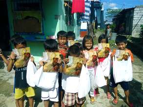 GlobalGiving Away Our Books in Lambak Marilao