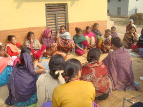 Women are sharing their progress in group meeting