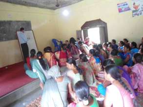 Participants and trainer in Training