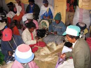 Former training course in malagasy handicraft
