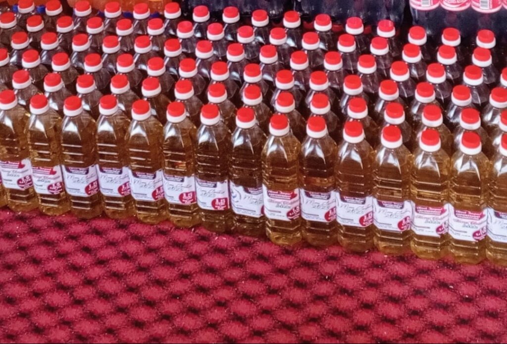 1.5ltrs of vegetable oil packed for Christmas 2025