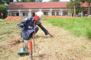 A deminer working at Ponleachey school