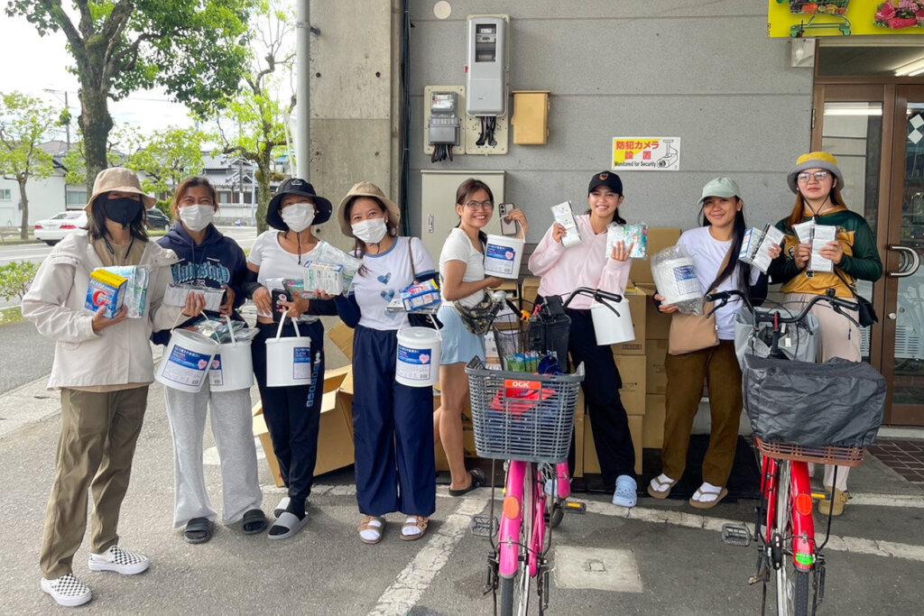 Filipino residents receiving relief supplies
