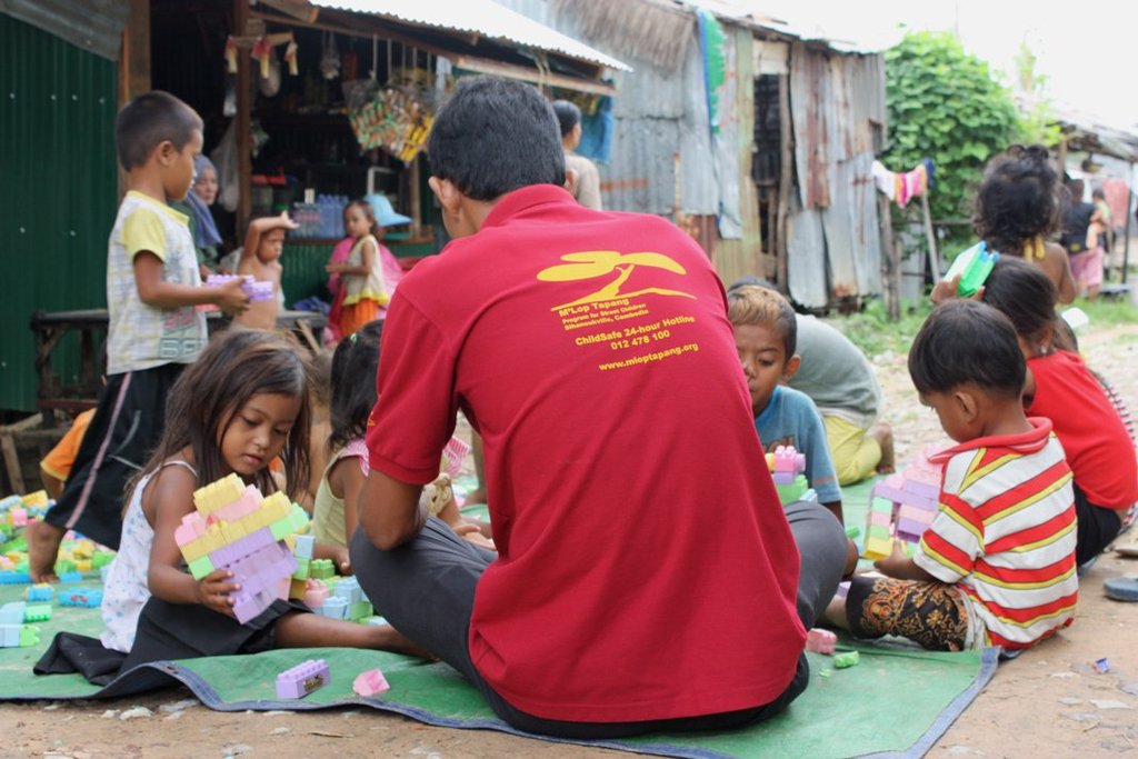New Mobile Library for Street Children in Cambodia