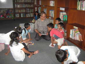 Our librarian talking about Indonesian heroes