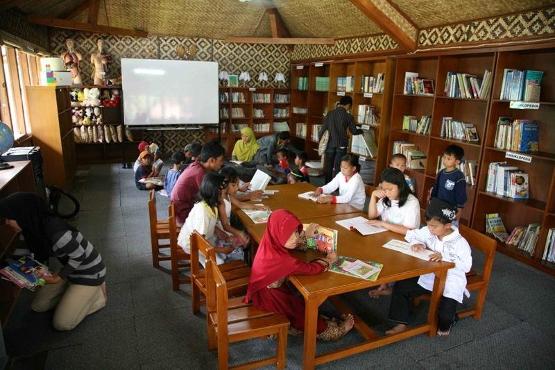 Inspire a love of reading for Indonesian children