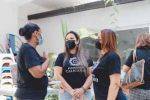Alumnas connect and exchange ideas