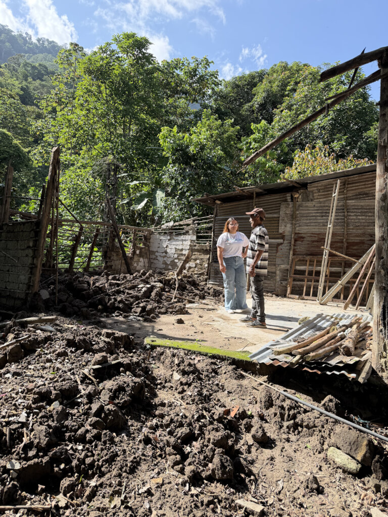 Colombia needs us - Support families with a house