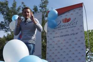 Fernando invites children to participate