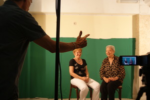 Film set with deaf grandmothers