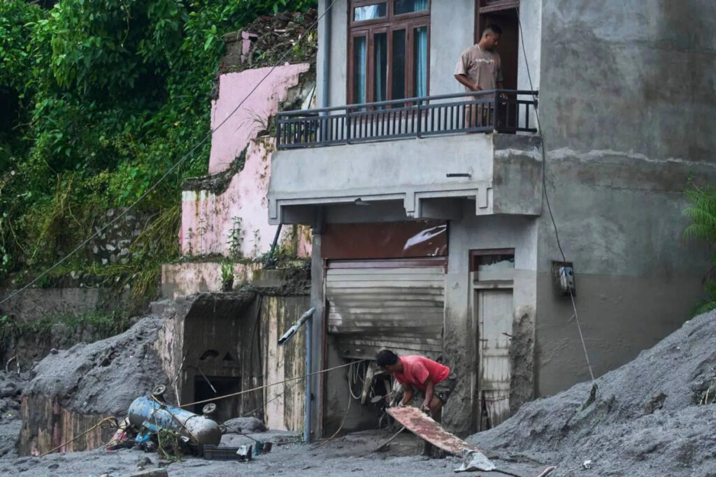 Emergency Relief for 1,500 Nepal Flood Survivors