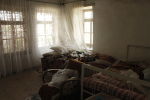 Kabili tenants abandoned apt leaving belongings