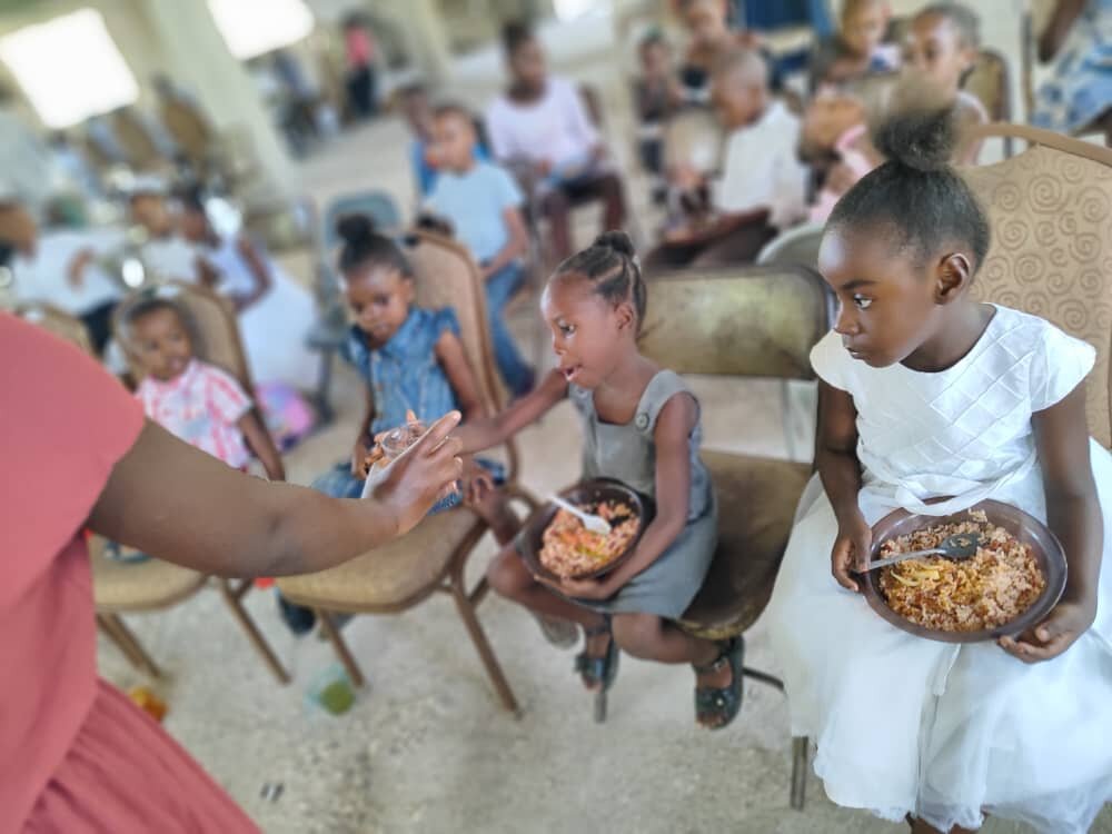 Food and Medical Assistance to Displaced Families