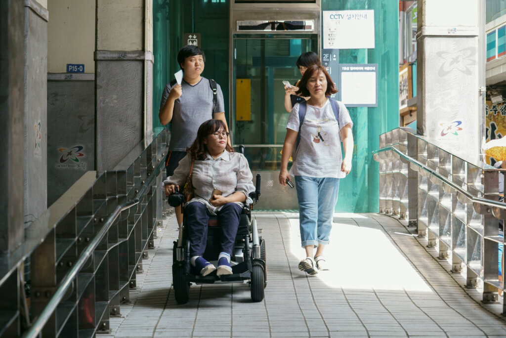 Help wheelchair users easily navigate Seoul subway