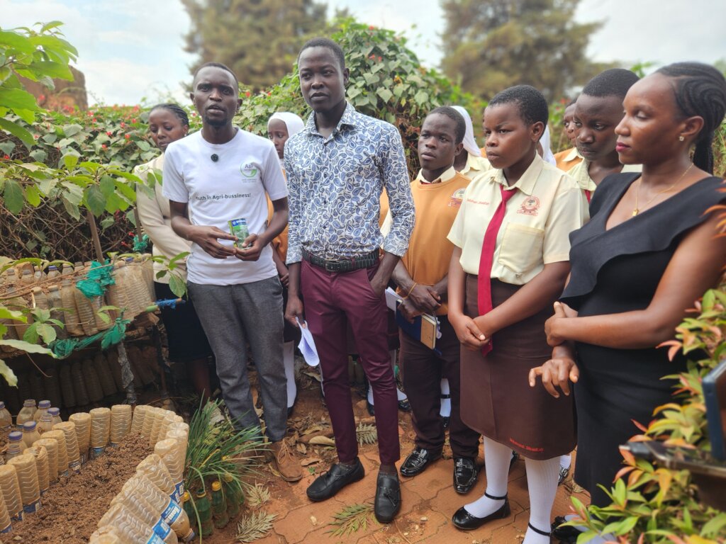 Support 14 schools integrate agribusiness skills