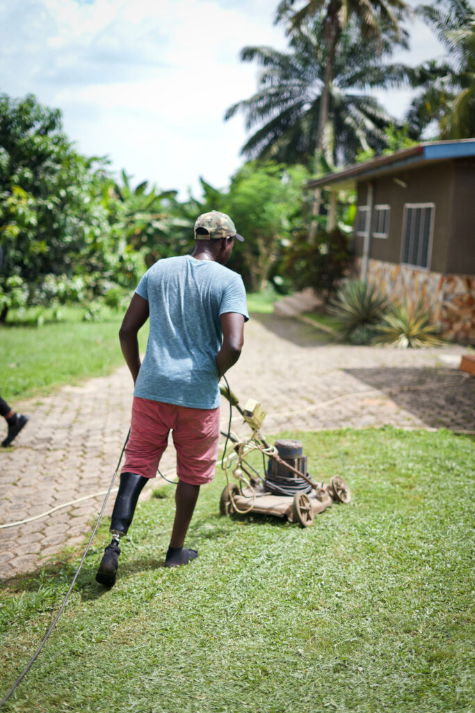Send 50 prosthetic legs to amputees in Benin