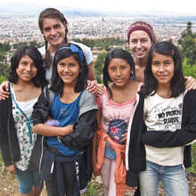 Ninos con Valor outing above city