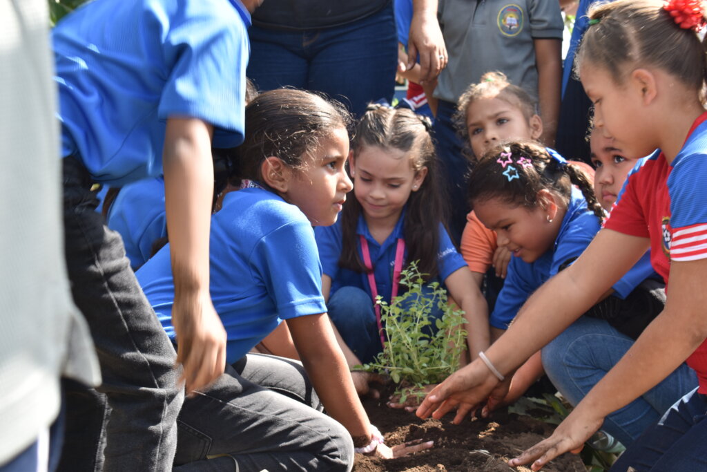 Send 4000 Rural Kids to Panama's Biggest Eco-Fest