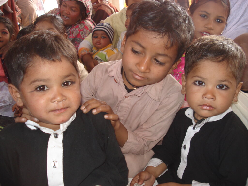 keep 100 children Warm,Safe & Hopeful this winter
