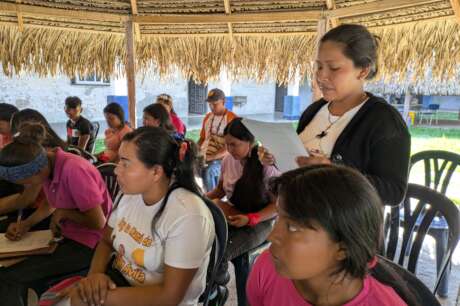 Educacion y futuro para 50 mujeres indigenas