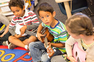 Kinders Strum!