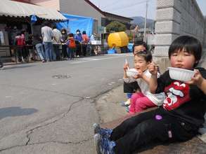 A restful moment for two young Japanese