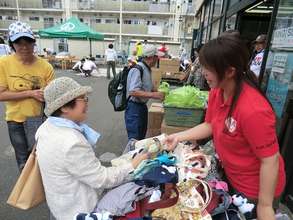 Distribution of tote bags